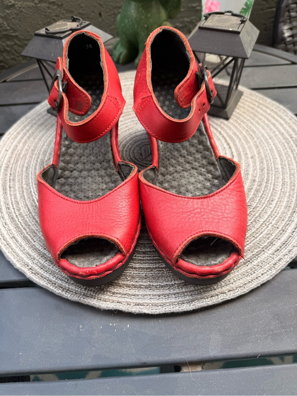 Red Peep-Toe Wedge Sandals with Ankle Strap Zeeta vintage shoes sz 38, 7.5
